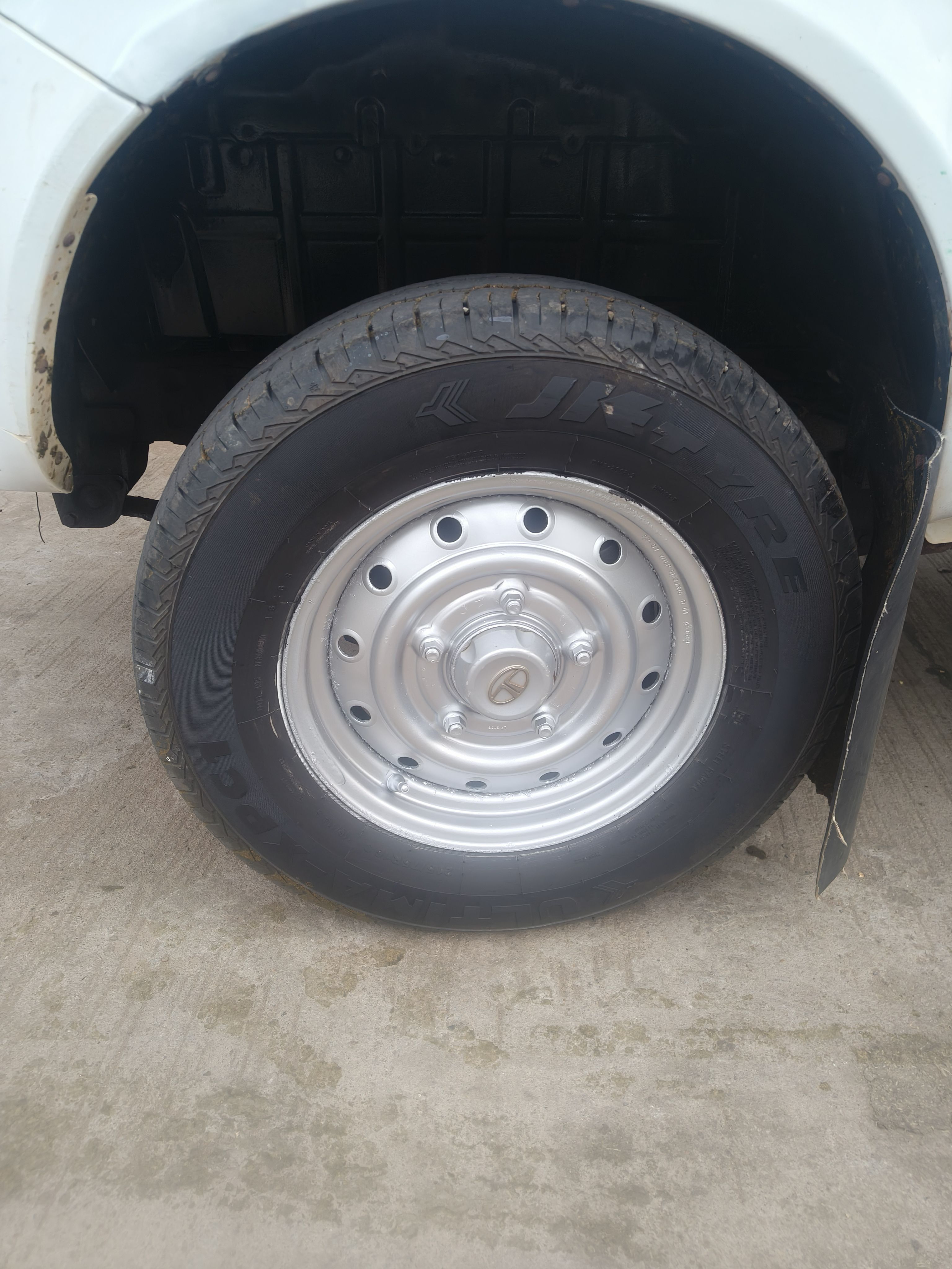 Tata yodha 4*2 crew cab diesel well maintained