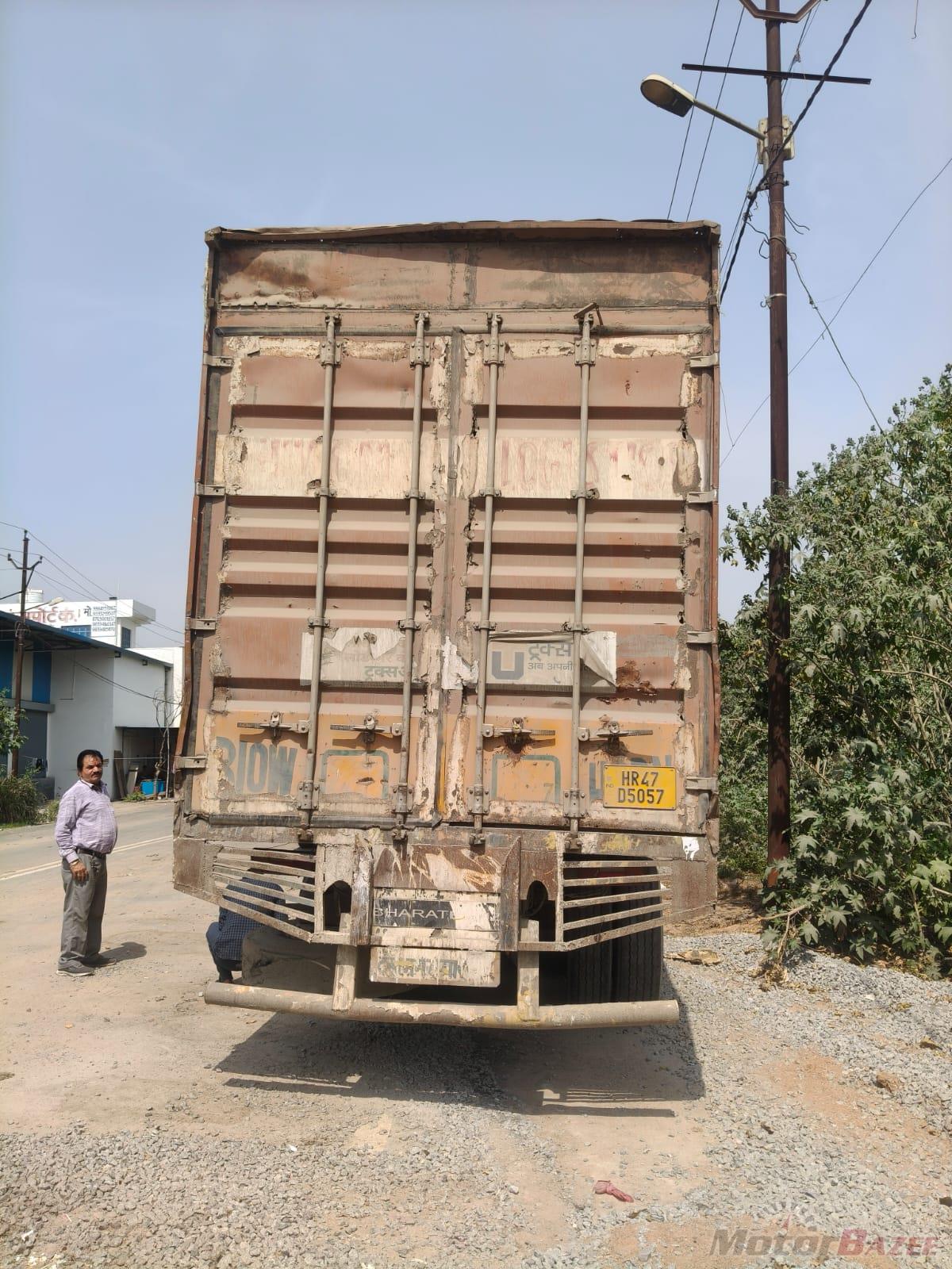 Well maintained BharatBenz 3723 container truck. All documents valid (Insurance, Fitness, Permit). Running vehicle, ready for immediate use.