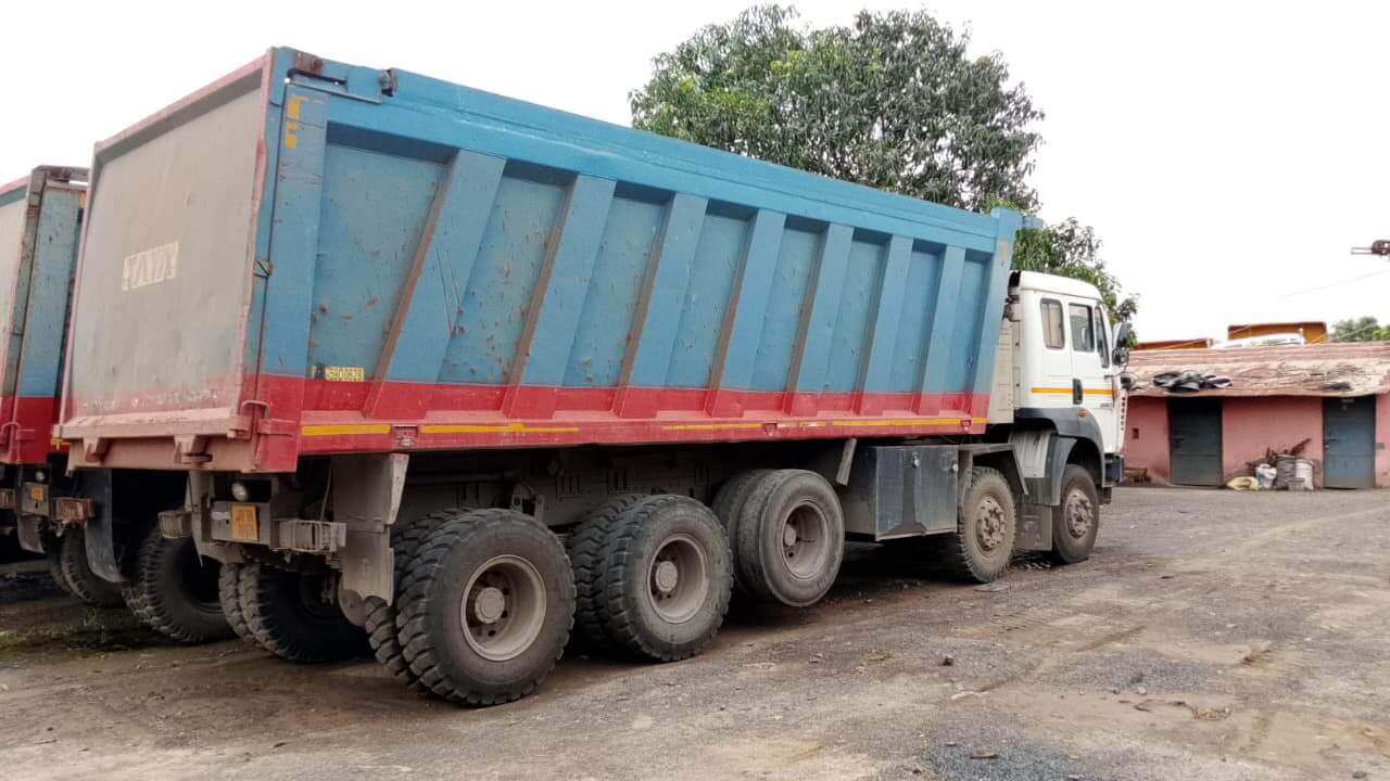 Best Condition 16wheeler TATA Tipper with 90% nylon tyre 2023 model 